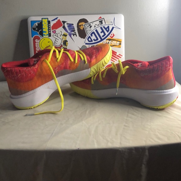 Under amour basketball shoes - Picture 4 of 4